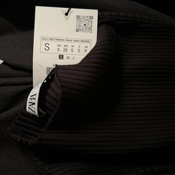 BLOGGER'S FAVE —  Zara Open Back Ribbed
Balloon Dress with high neck - Picture 14 of 16